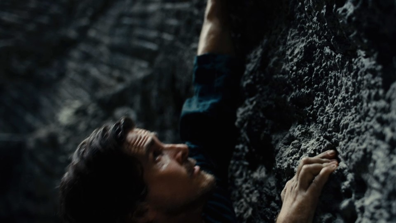 Illustration for article titled Dark Knight Rises trailer screencaps show just how bad it gets for Bruce Wayne